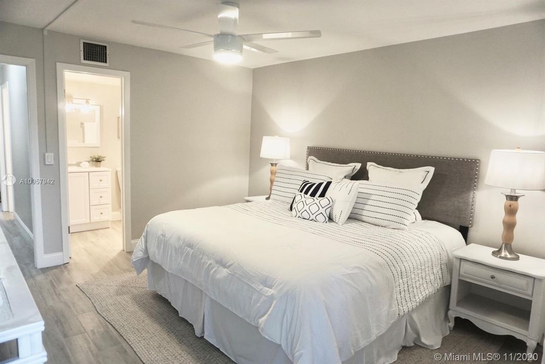 Recently Sold: $209,000 (2 beds, 2 baths, 910 Square Feet)