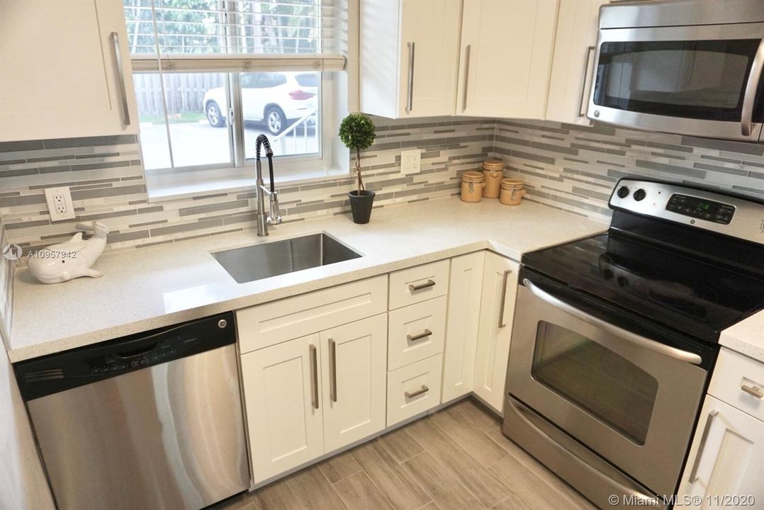 Recently Sold: $209,000 (2 beds, 2 baths, 910 Square Feet)