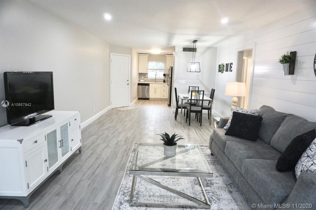 Recently Sold: $209,000 (2 beds, 2 baths, 910 Square Feet)