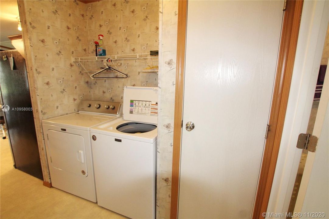 Recently Sold: $164,500 (3 beds, 2 baths, 1512 Square Feet)