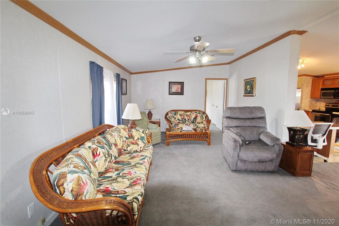 Recently Sold: $164,500 (3 beds, 2 baths, 1512 Square Feet)