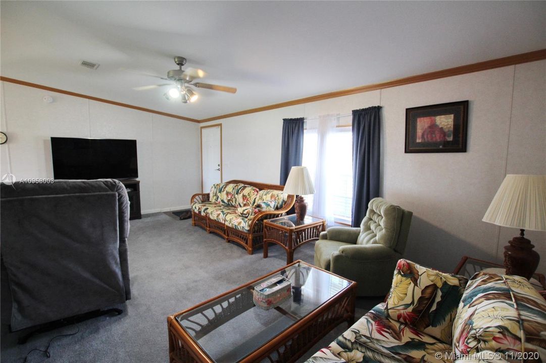 Recently Sold: $164,500 (3 beds, 2 baths, 1512 Square Feet)