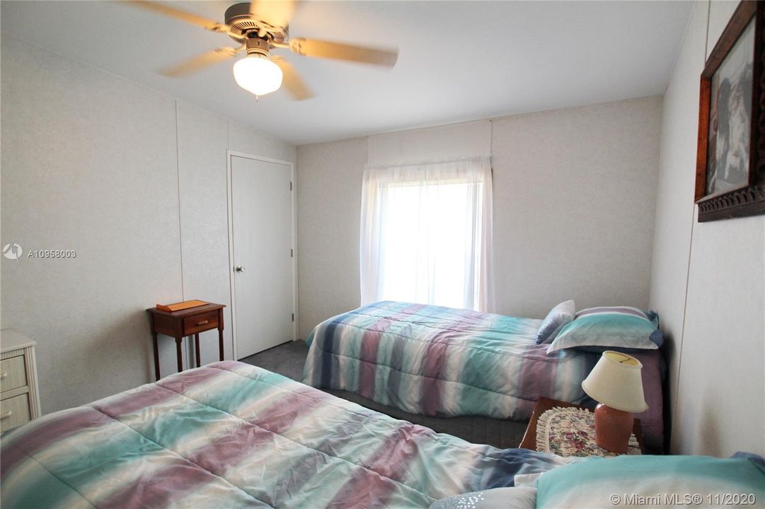 Recently Sold: $164,500 (3 beds, 2 baths, 1512 Square Feet)