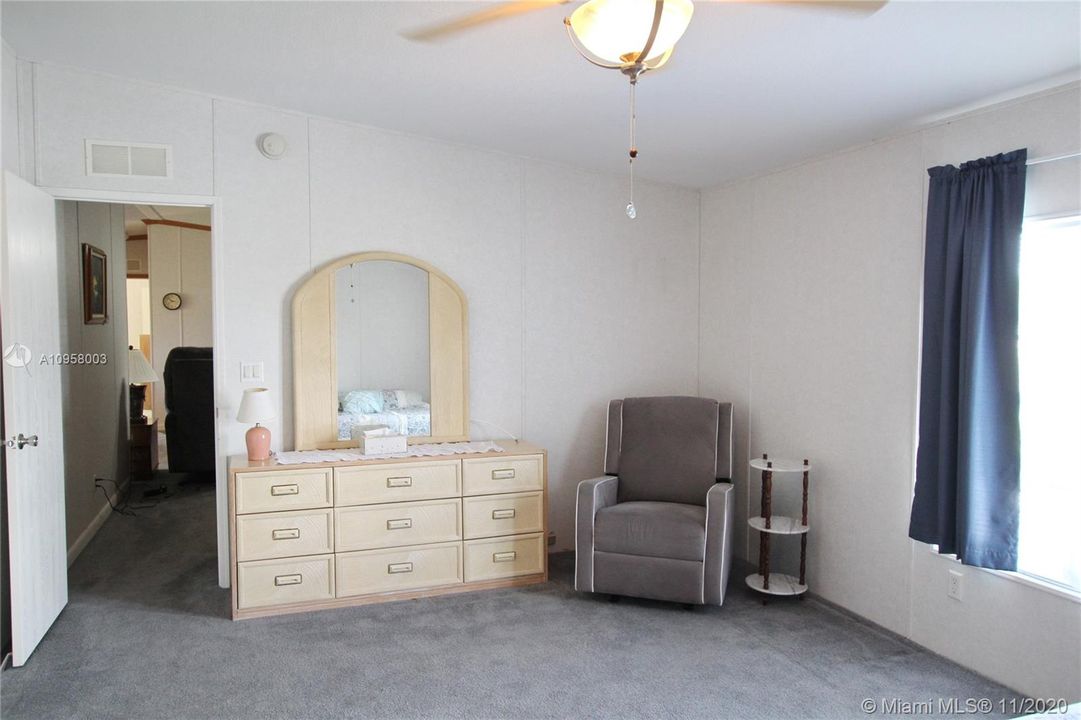 Recently Sold: $164,500 (3 beds, 2 baths, 1512 Square Feet)