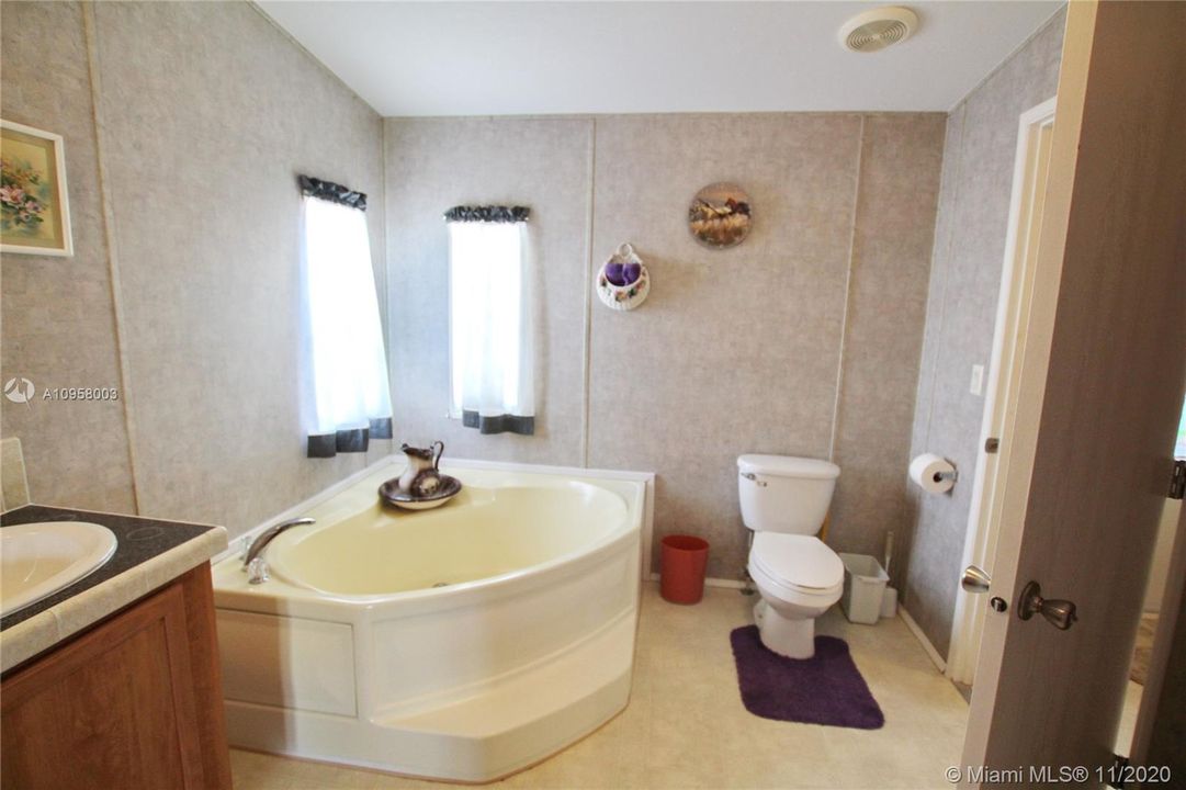Recently Sold: $164,500 (3 beds, 2 baths, 1512 Square Feet)