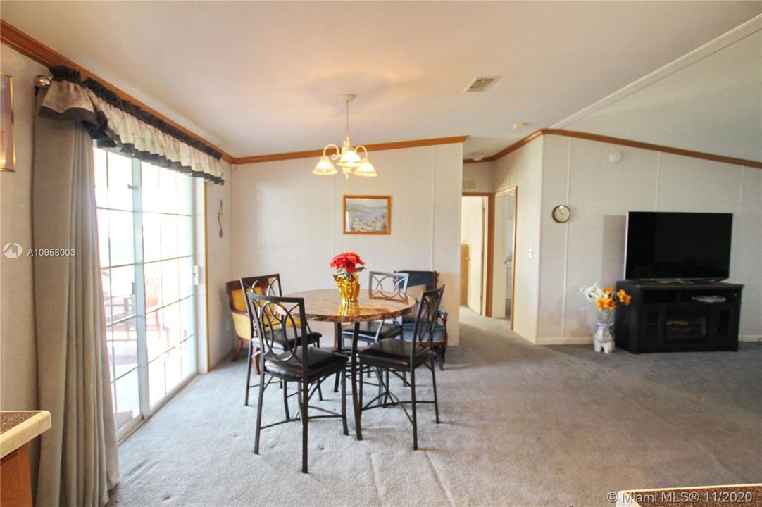 Recently Sold: $164,500 (3 beds, 2 baths, 1512 Square Feet)