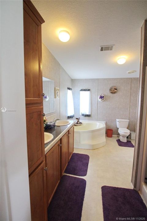 Recently Sold: $164,500 (3 beds, 2 baths, 1512 Square Feet)