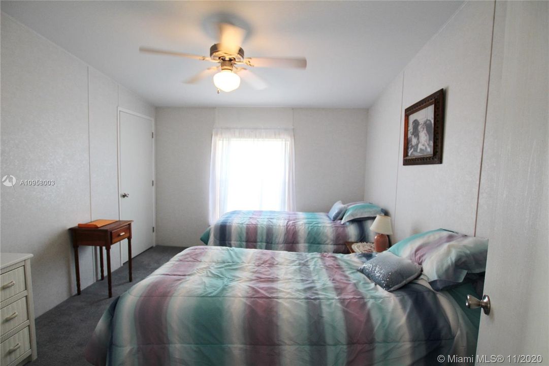 Recently Sold: $164,500 (3 beds, 2 baths, 1512 Square Feet)