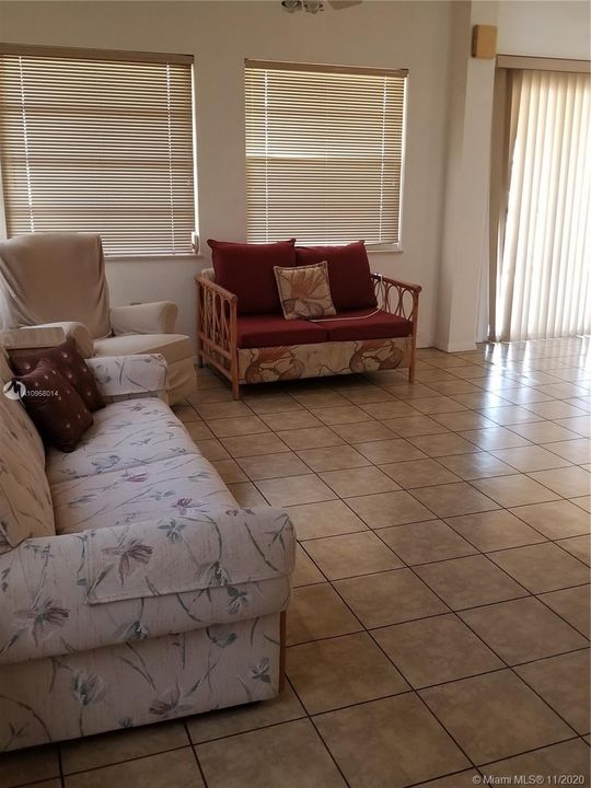 Vendido Recientemente: $440,000 (2 camas, 2 baños, 0 Pies cuadrados)