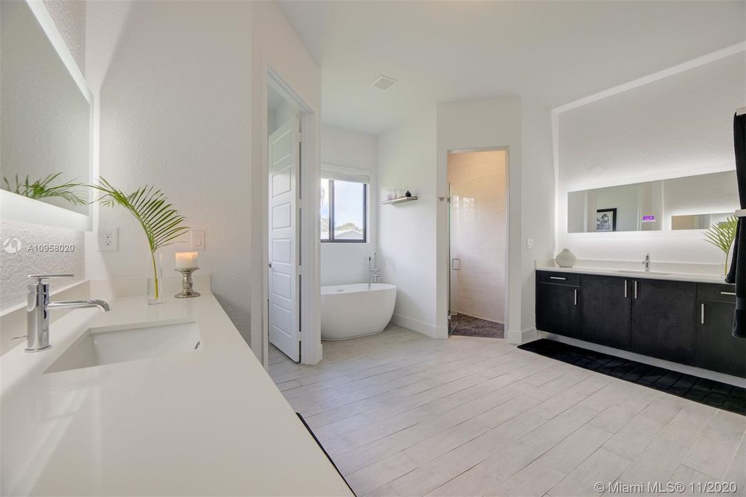 Vendido Recientemente: $569,000 (5 camas, 4 baños, 2535 Pies cuadrados)