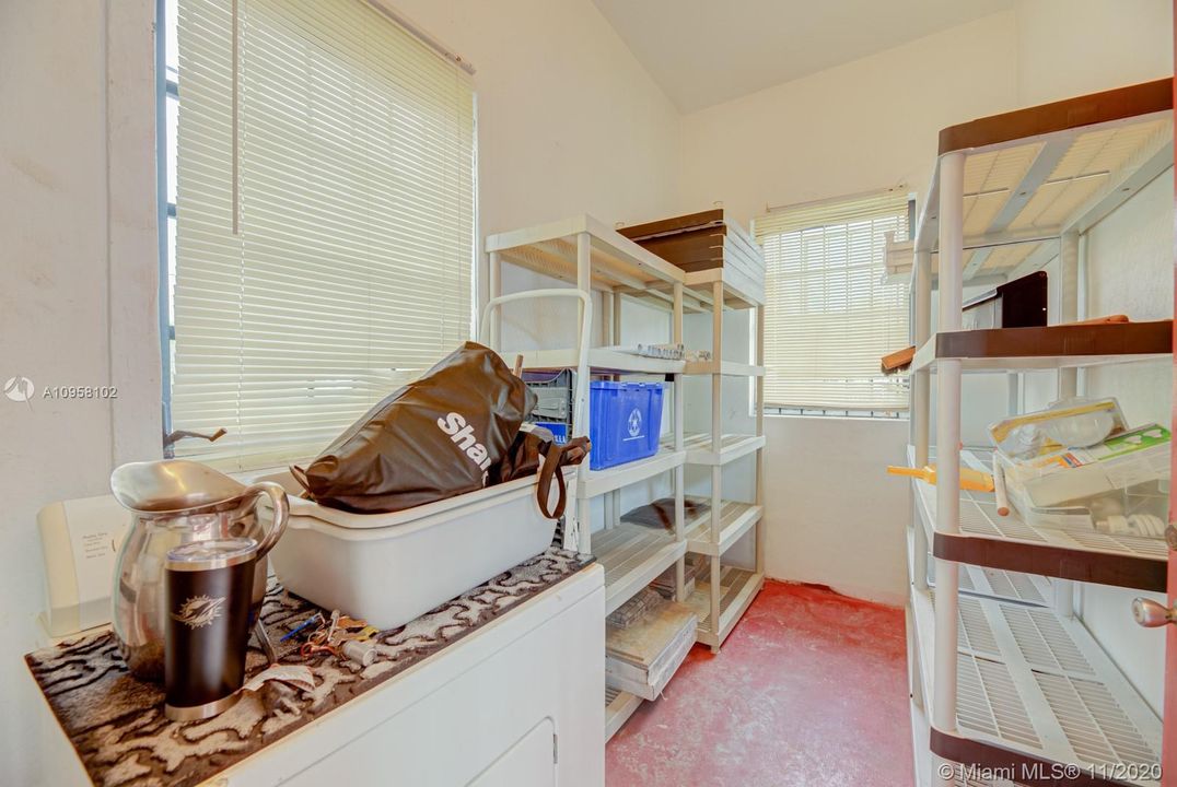 Recently Sold: $225,000 (2 beds, 1 baths, 1052 Square Feet)