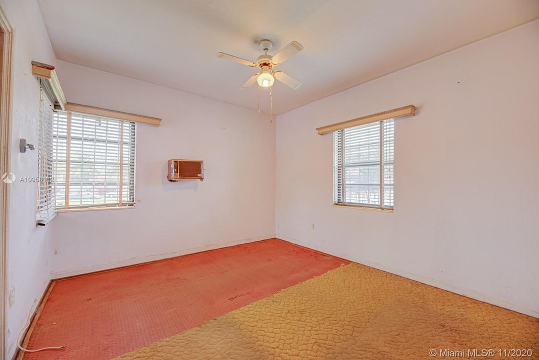 Recently Sold: $225,000 (2 beds, 1 baths, 1052 Square Feet)