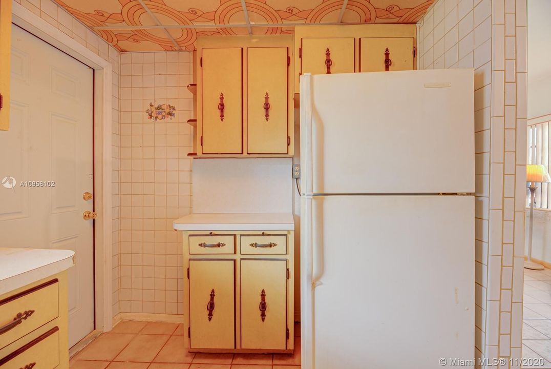 Recently Sold: $225,000 (2 beds, 1 baths, 1052 Square Feet)