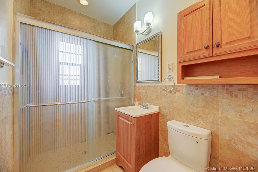 Recently Sold: $225,000 (2 beds, 1 baths, 1052 Square Feet)