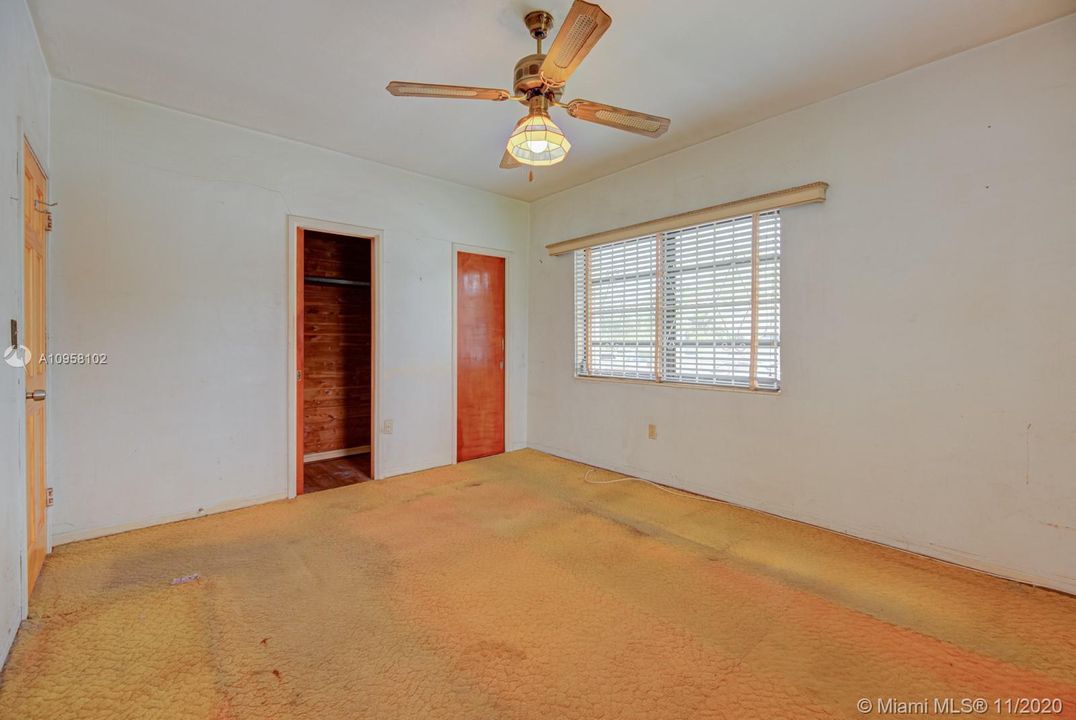 Recently Sold: $225,000 (2 beds, 1 baths, 1052 Square Feet)