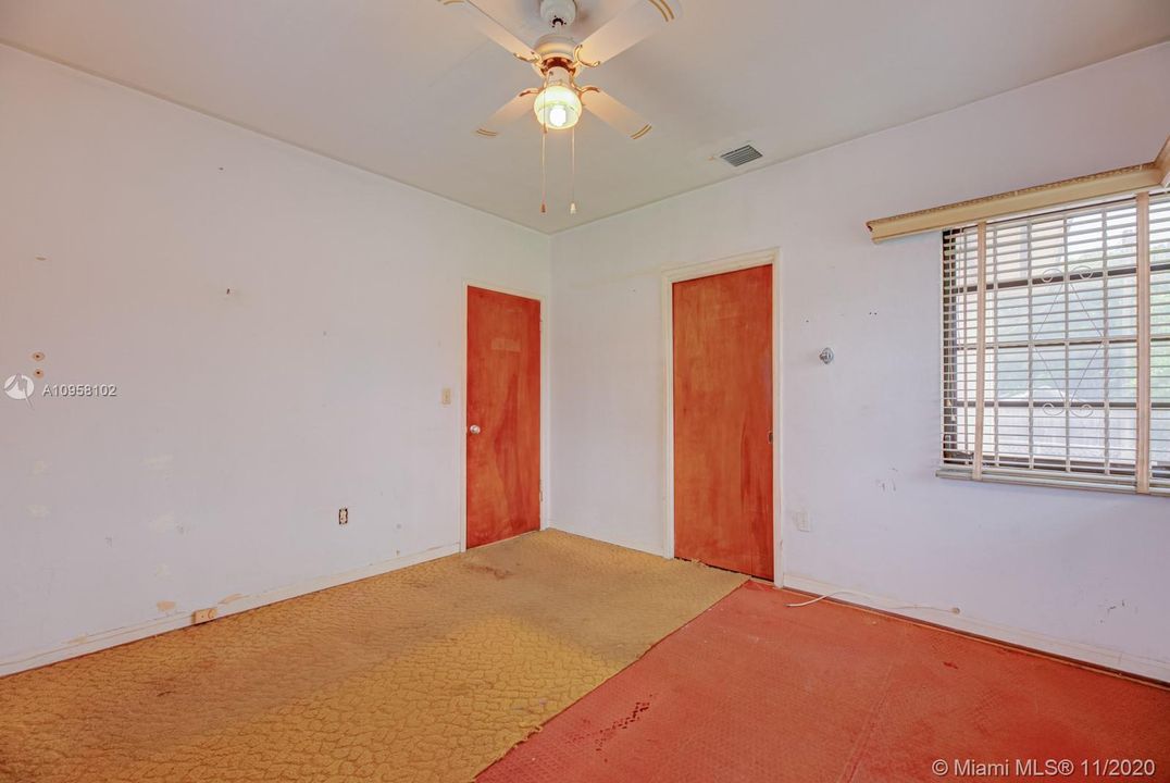 Recently Sold: $225,000 (2 beds, 1 baths, 1052 Square Feet)