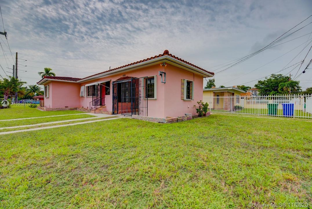 Recently Sold: $225,000 (2 beds, 1 baths, 1052 Square Feet)