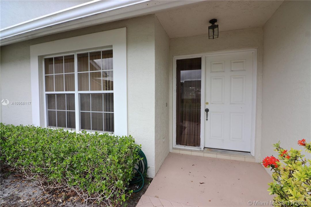 Recently Sold: $315,000 (3 beds, 2 baths, 1648 Square Feet)