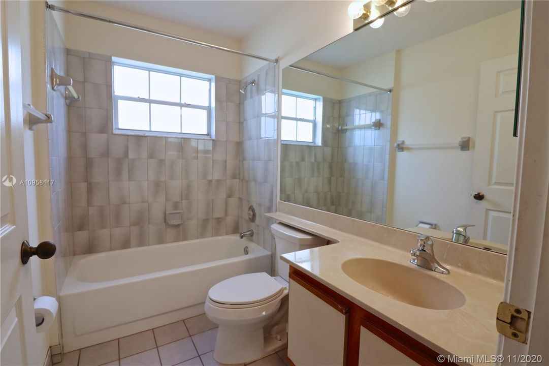 Recently Sold: $315,000 (3 beds, 2 baths, 1648 Square Feet)