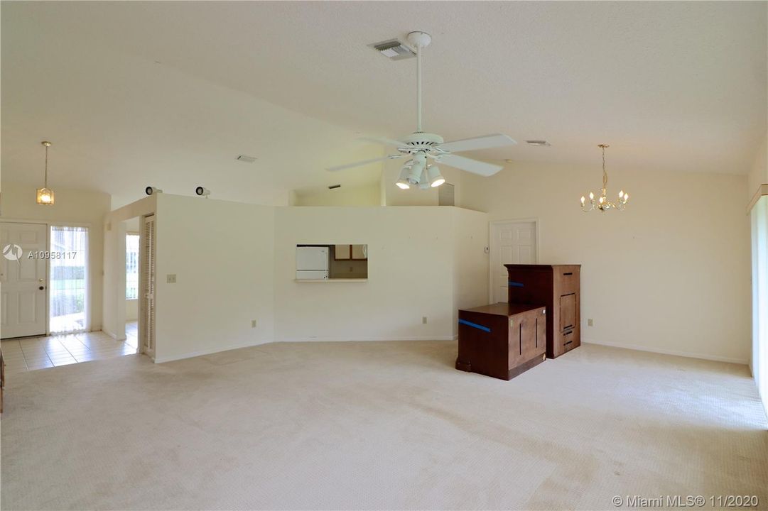 Recently Sold: $315,000 (3 beds, 2 baths, 1648 Square Feet)