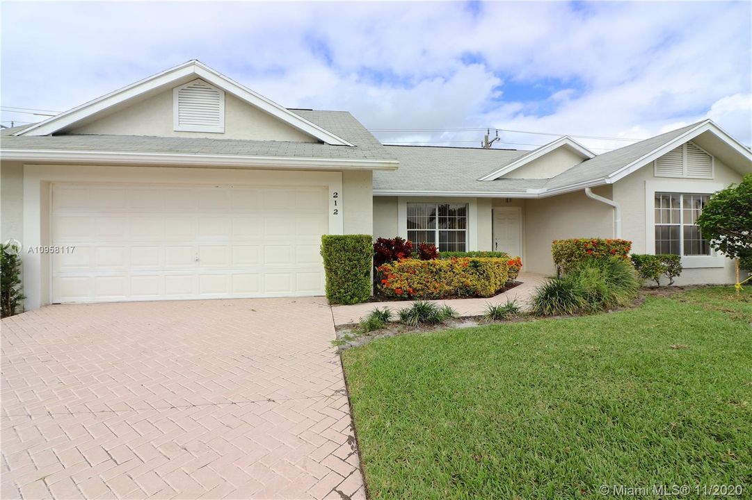 Recently Sold: $315,000 (3 beds, 2 baths, 1648 Square Feet)