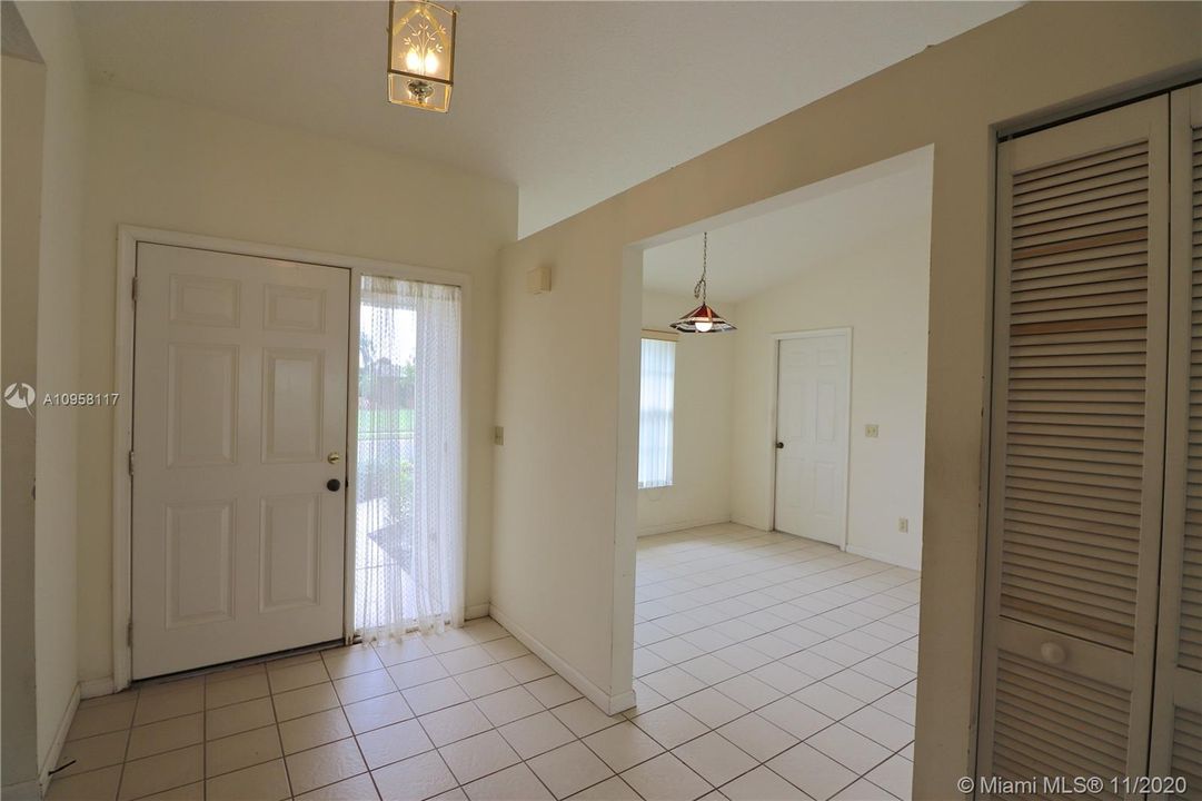 Recently Sold: $315,000 (3 beds, 2 baths, 1648 Square Feet)