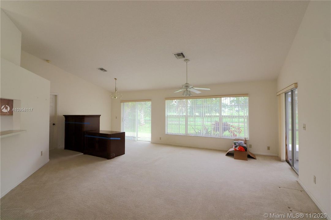 Recently Sold: $315,000 (3 beds, 2 baths, 1648 Square Feet)