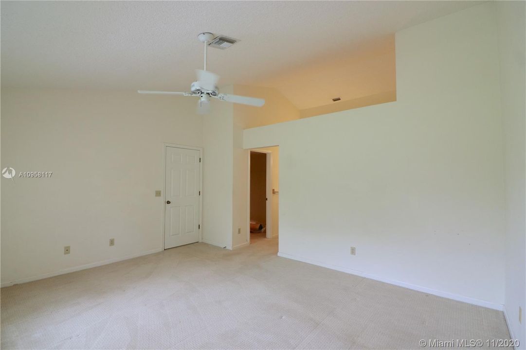 Recently Sold: $315,000 (3 beds, 2 baths, 1648 Square Feet)