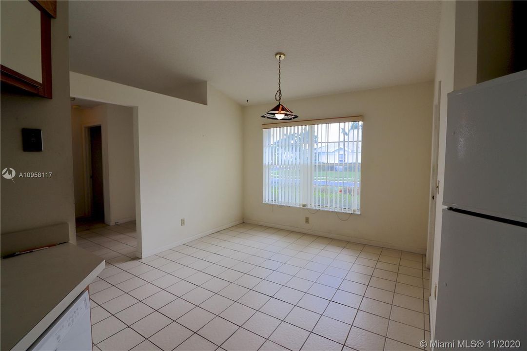 Recently Sold: $315,000 (3 beds, 2 baths, 1648 Square Feet)