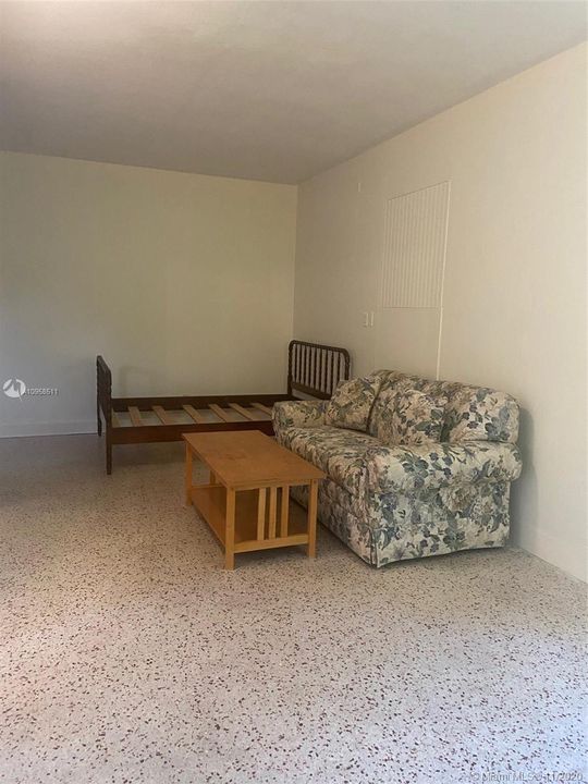 Recently Rented: $925 (1 beds, 1 baths, 460 Square Feet)