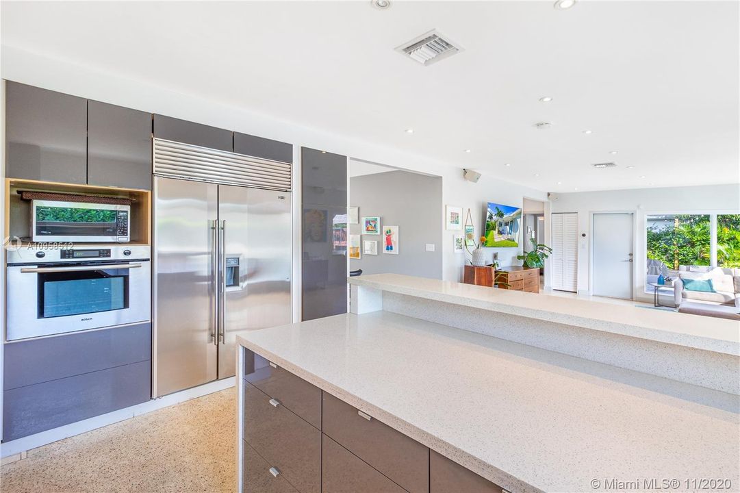 Vendido Recientemente: $999,000 (3 camas, 2 baños, 2017 Pies cuadrados)