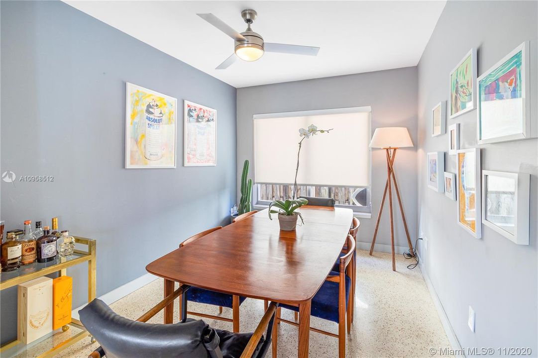 Vendido Recientemente: $999,000 (3 camas, 2 baños, 2017 Pies cuadrados)