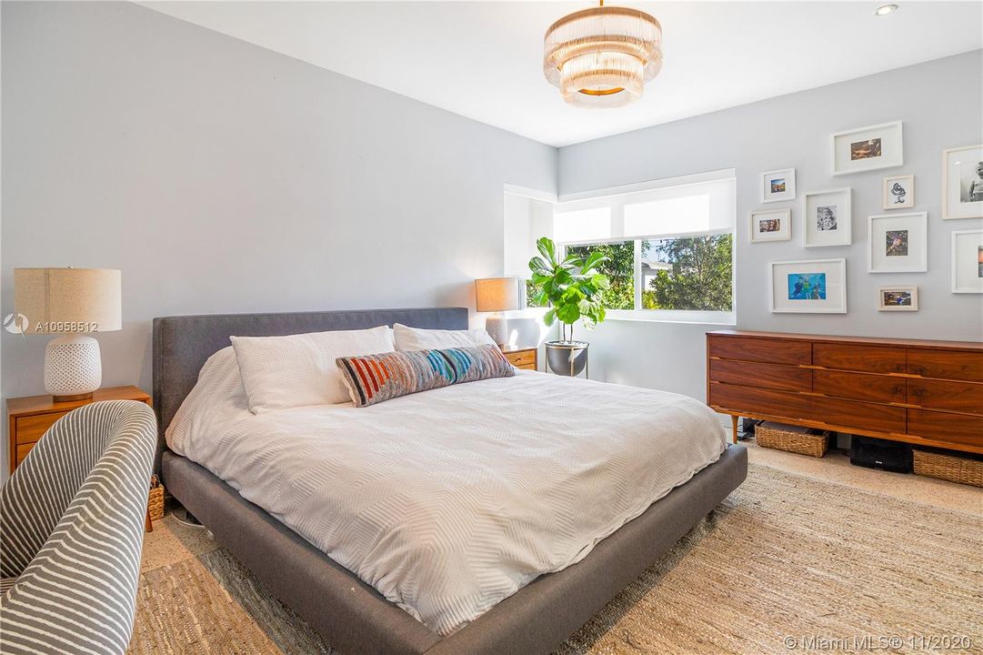 Vendido Recientemente: $999,000 (3 camas, 2 baños, 2017 Pies cuadrados)