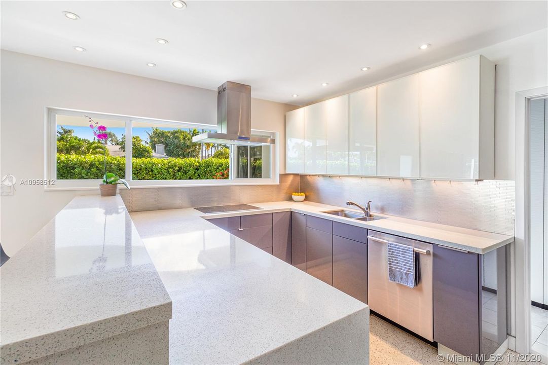 Vendido Recientemente: $999,000 (3 camas, 2 baños, 2017 Pies cuadrados)