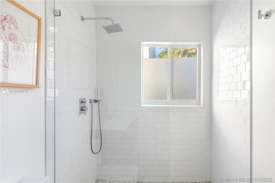 Vendido Recientemente: $999,000 (3 camas, 2 baños, 2017 Pies cuadrados)