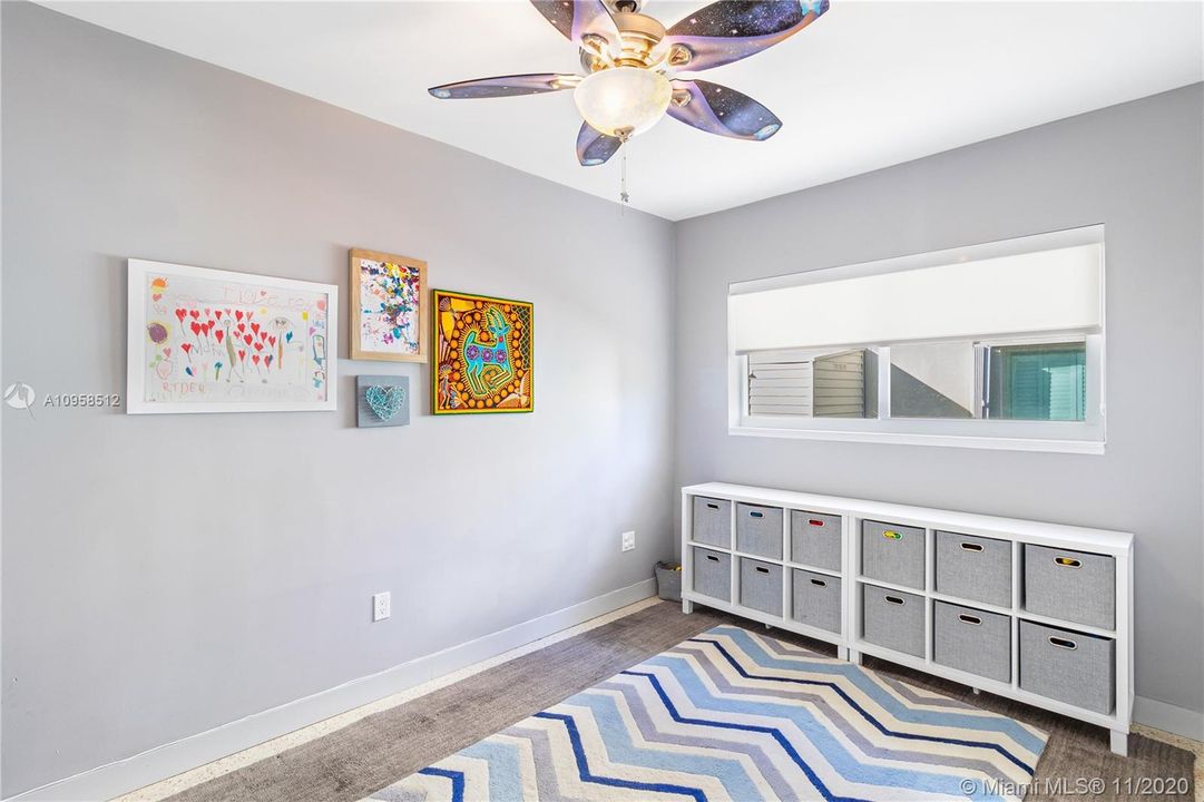 Vendido Recientemente: $999,000 (3 camas, 2 baños, 2017 Pies cuadrados)