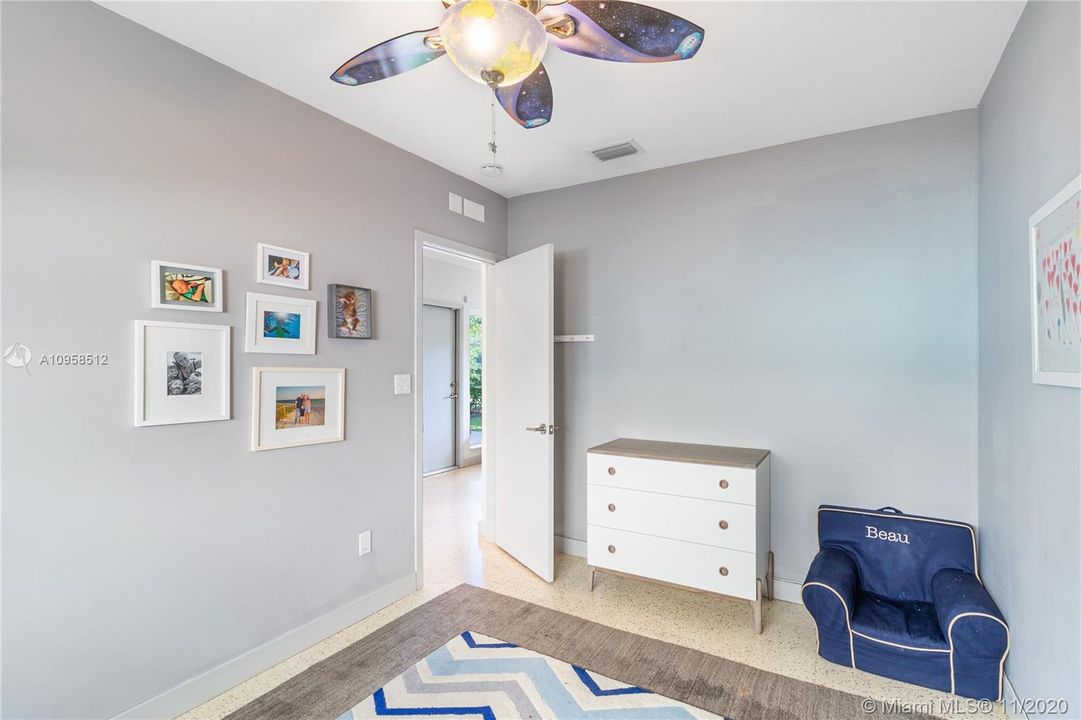 Vendido Recientemente: $999,000 (3 camas, 2 baños, 2017 Pies cuadrados)