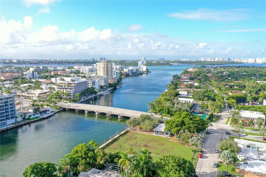 Vendido Recientemente: $999,000 (3 camas, 2 baños, 2017 Pies cuadrados)