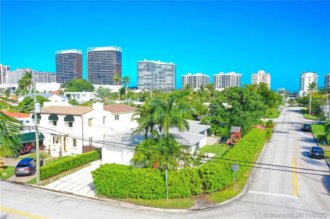 Vendido Recientemente: $999,000 (3 camas, 2 baños, 2017 Pies cuadrados)