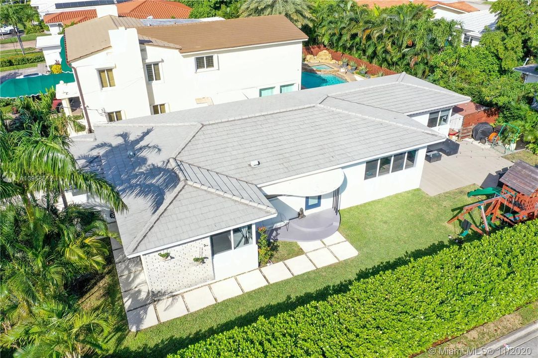Vendido Recientemente: $999,000 (3 camas, 2 baños, 2017 Pies cuadrados)
