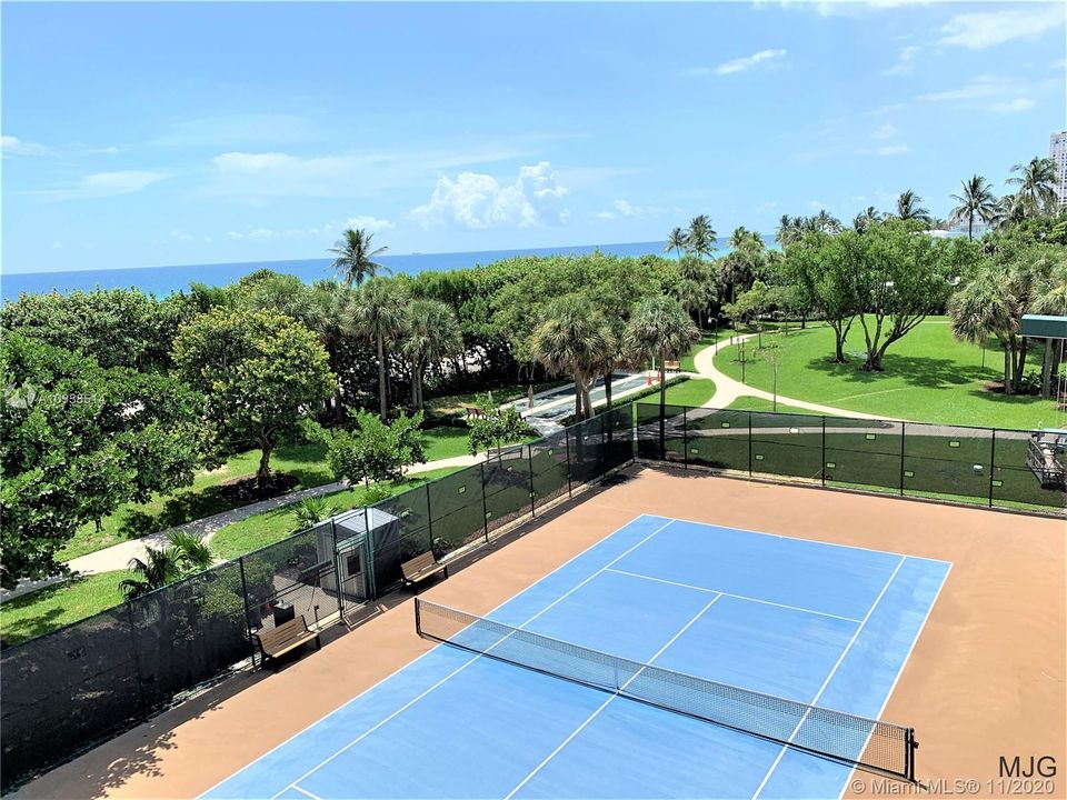 Vendido Recientemente: $779,000 (3 camas, 2 baños, 1990 Pies cuadrados)