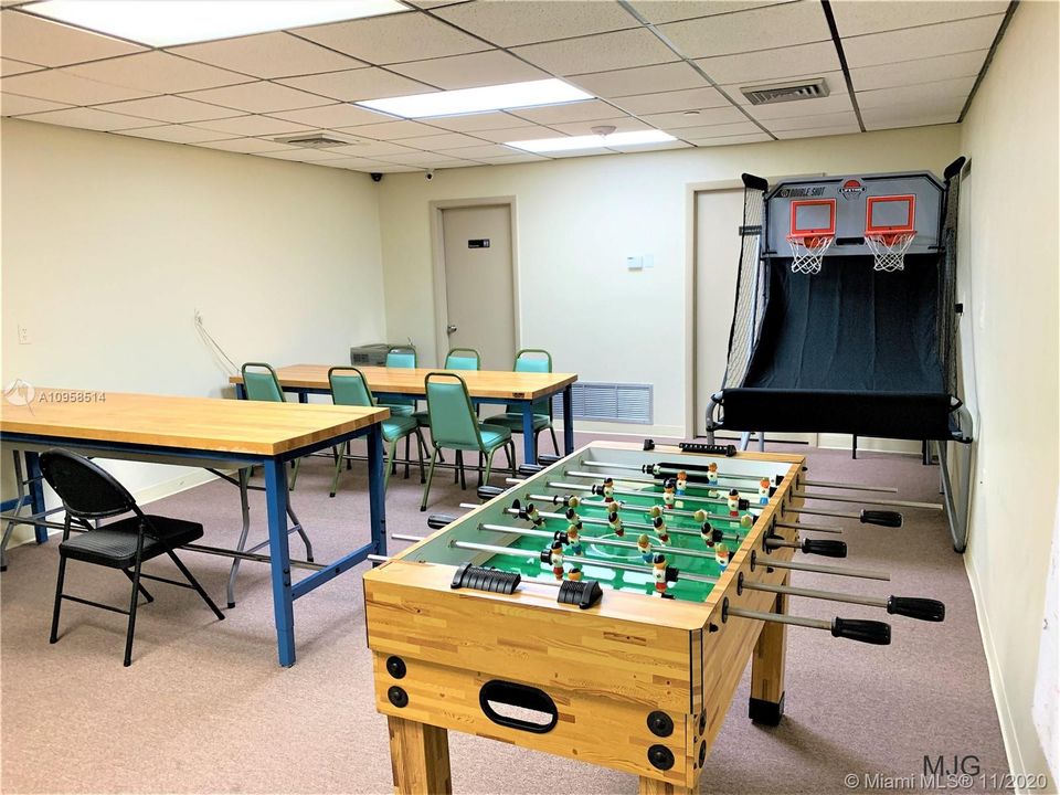Vendido Recientemente: $779,000 (3 camas, 2 baños, 1990 Pies cuadrados)