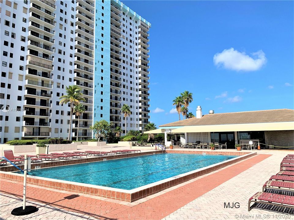 Vendido Recientemente: $779,000 (3 camas, 2 baños, 1990 Pies cuadrados)