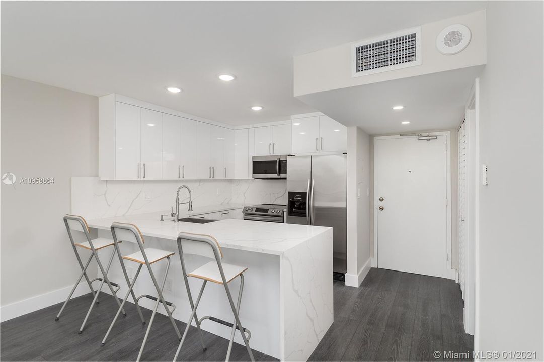Recently Sold: $549,000 (1 beds, 1 baths, 659 Square Feet)
