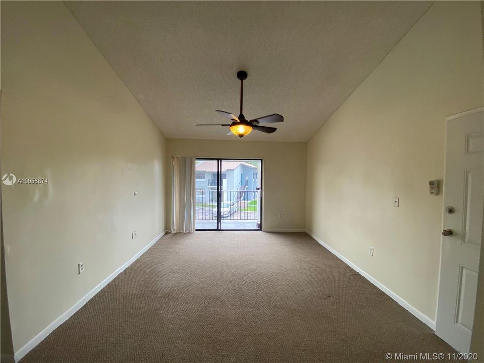 Recently Rented: $1,200 (1 beds, 1 baths, 678 Square Feet)