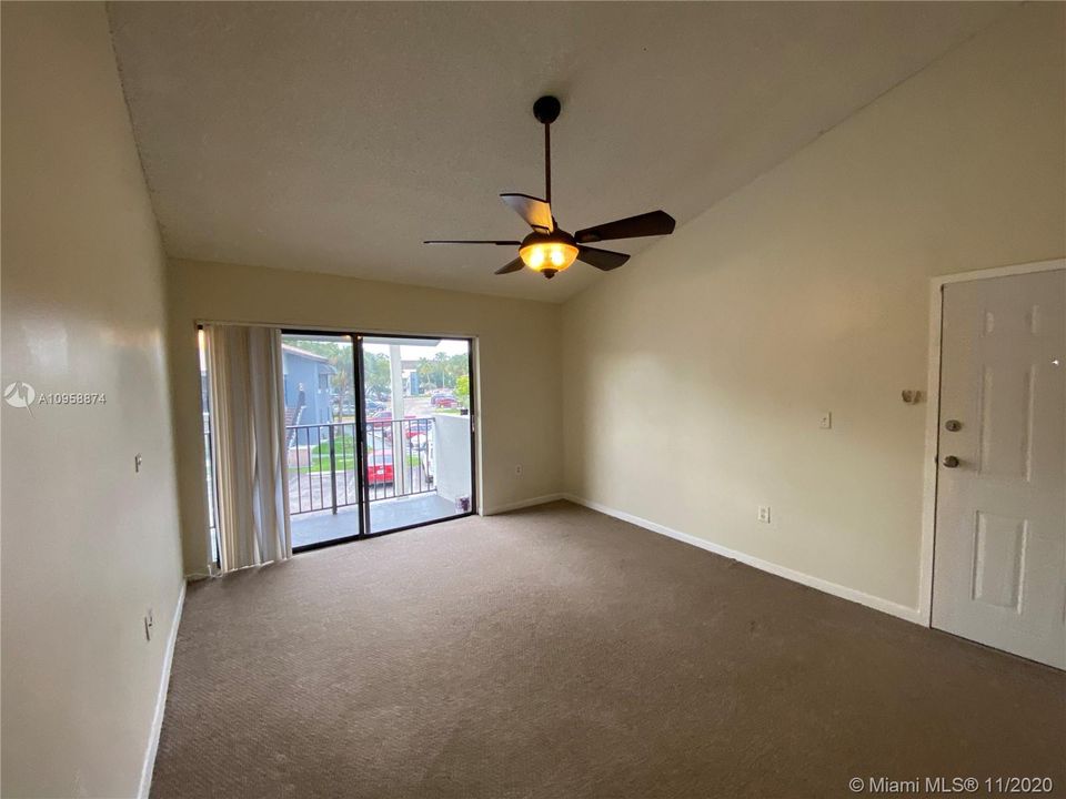 Recently Rented: $1,200 (1 beds, 1 baths, 678 Square Feet)