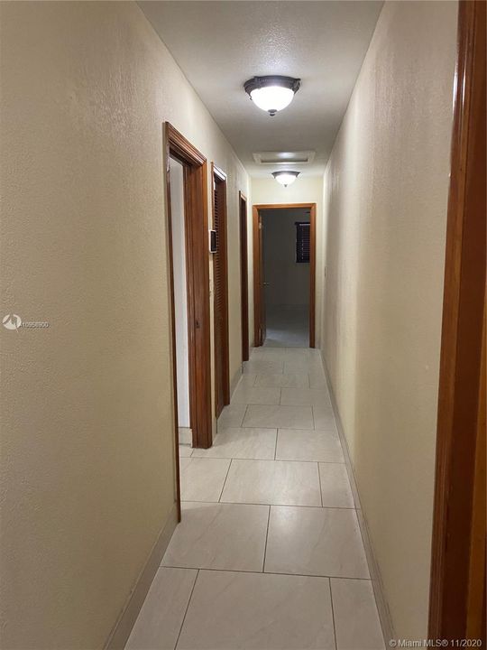 Vendido Recientemente: $620,000 (4 camas, 2 baños, 2726 Pies cuadrados)