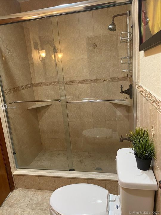Vendido Recientemente: $620,000 (4 camas, 2 baños, 2726 Pies cuadrados)
