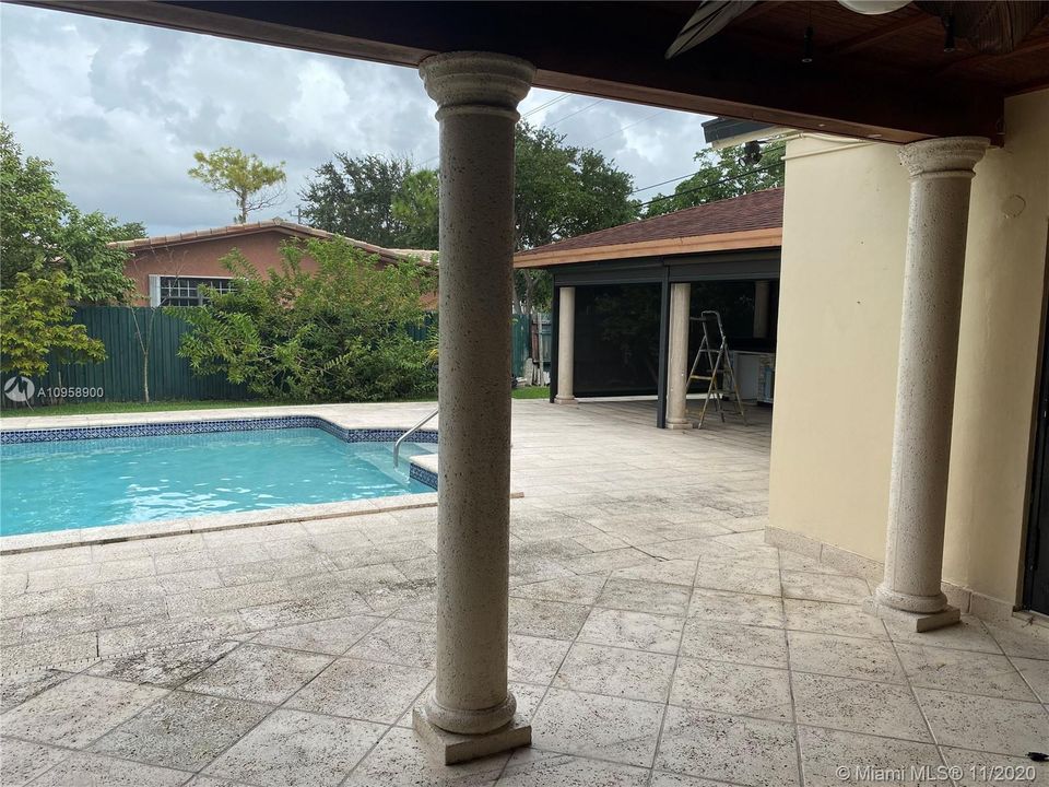 Vendido Recientemente: $620,000 (4 camas, 2 baños, 2726 Pies cuadrados)