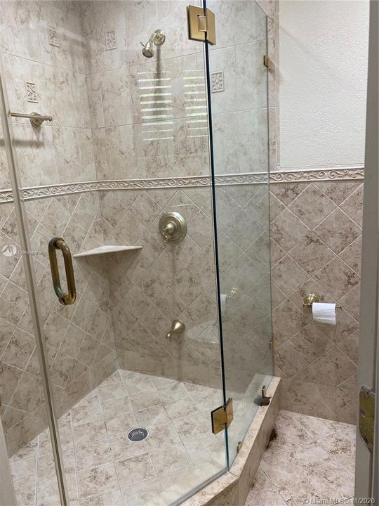 Vendido Recientemente: $620,000 (4 camas, 2 baños, 2726 Pies cuadrados)
